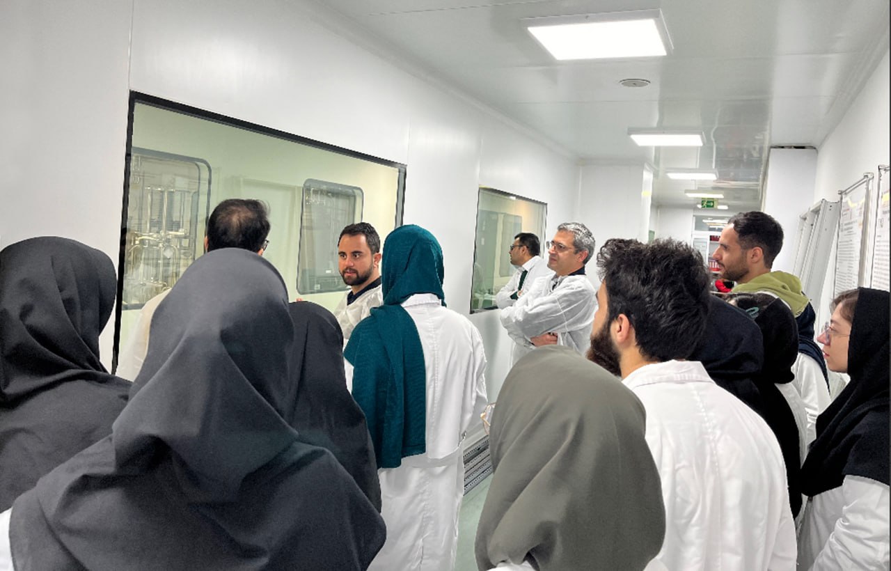 بازدید علمی دانشجویان دانشگاه تربیت مدرس از شرکت دارویی آریوژن‌فارمد