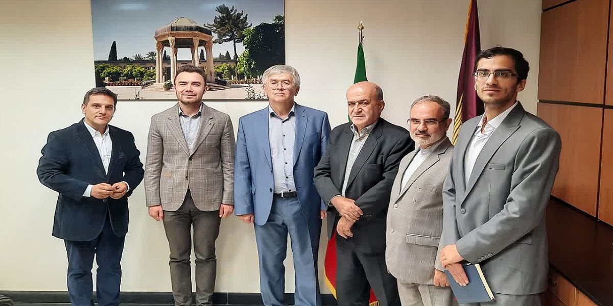 بازدید نمایندگان دانشگاه فدرال اورال روسیه از دانشکده علوم پایه