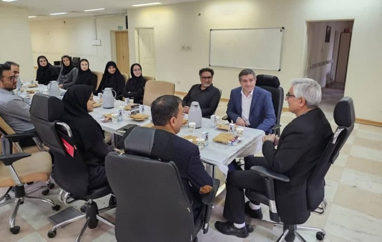نشست صمیمی دکتر قراخانلو با واحد مدیریت فناوری اطلاعات و آمار دانشگاه