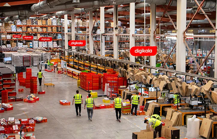 بازدید شرکت‌کنندگان بوتکمپ کارآفرینی نوجوانان از مرکز پردازش دیجی‌کالا