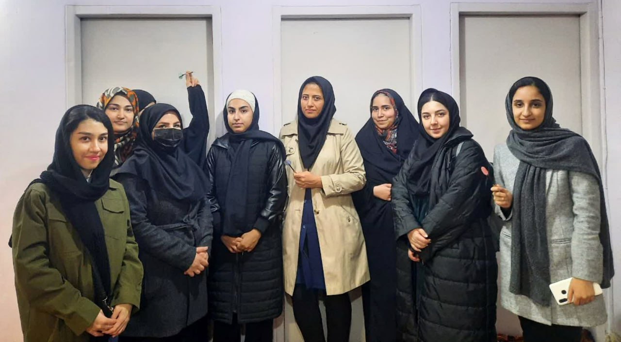 نشست صمیمانه مشاور رییس دانشگاه در امور زنان و خانواده  با دانشجویان خوابگاه‌های دختران